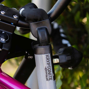 Lifestyle image of Kryptonite Kryptolok 990 Combo Integrated Chain on bike