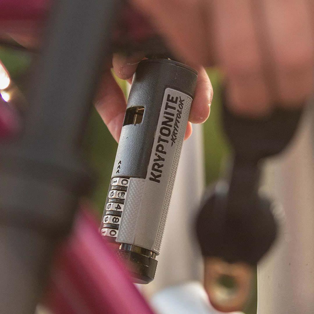 Lifestyle image of Kryptonite Kryptolok 990 Combo Integrated Chain on bike