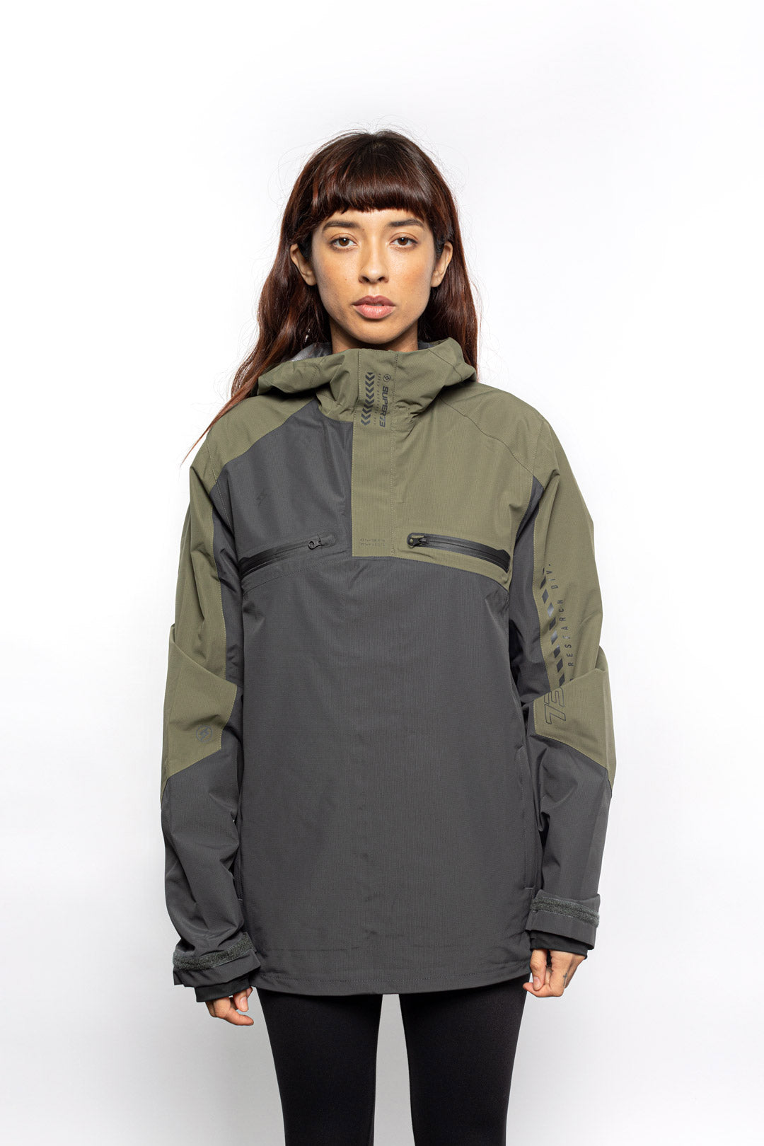 Female model wearing Vale Packable Anorak in Dark Fatigue colorway.
